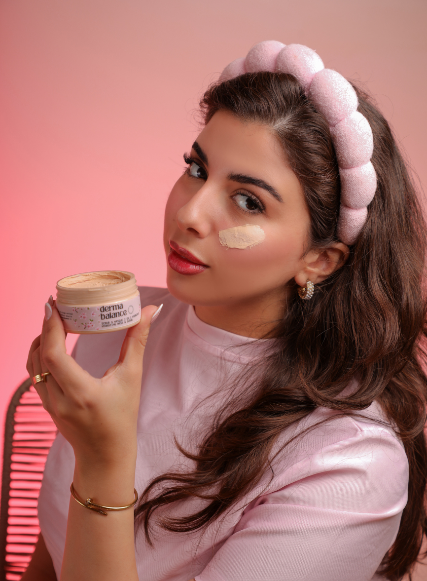 Scrub et Masque 2 en 1 Hydratant à l'Eau de Rose, Huile d'Amande Douce et Hibiscus